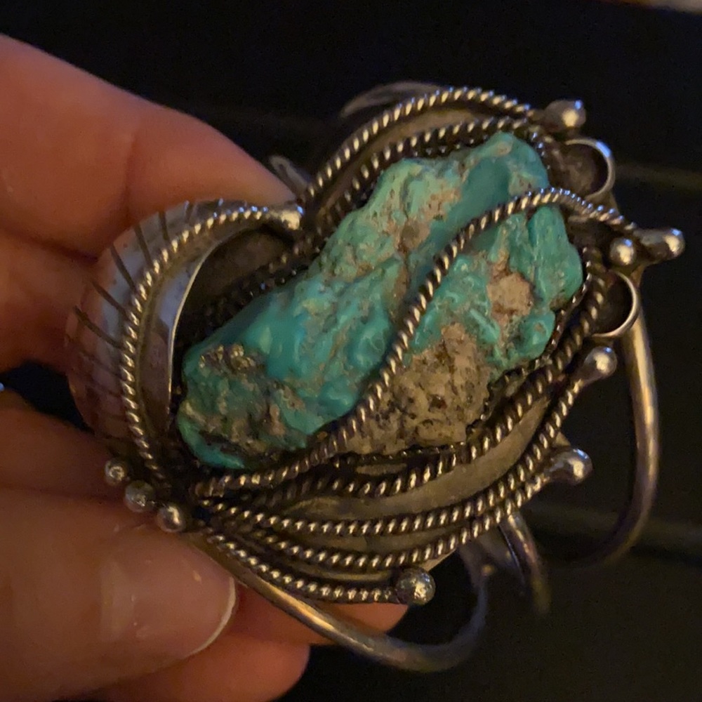 Huge Navajo antique cuff - Picture 4 of 15